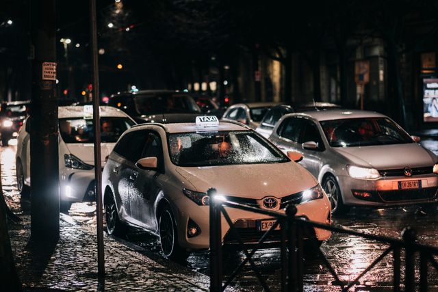 taxi à Paris de nuit